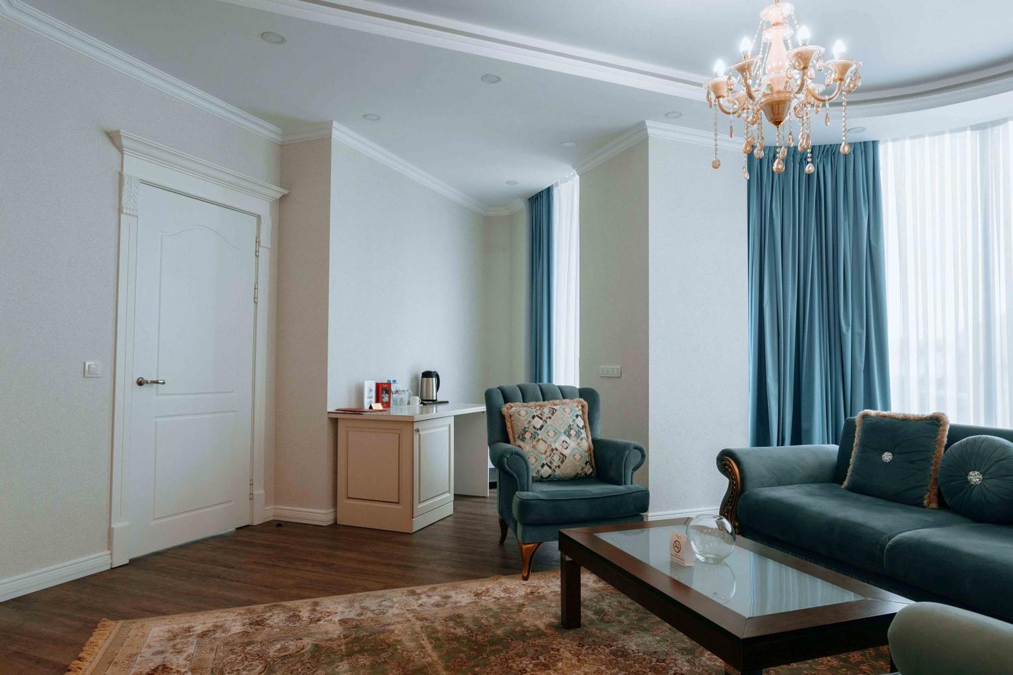 Hotel Ramada By Wyndham Šymkent Exteriér fotografie