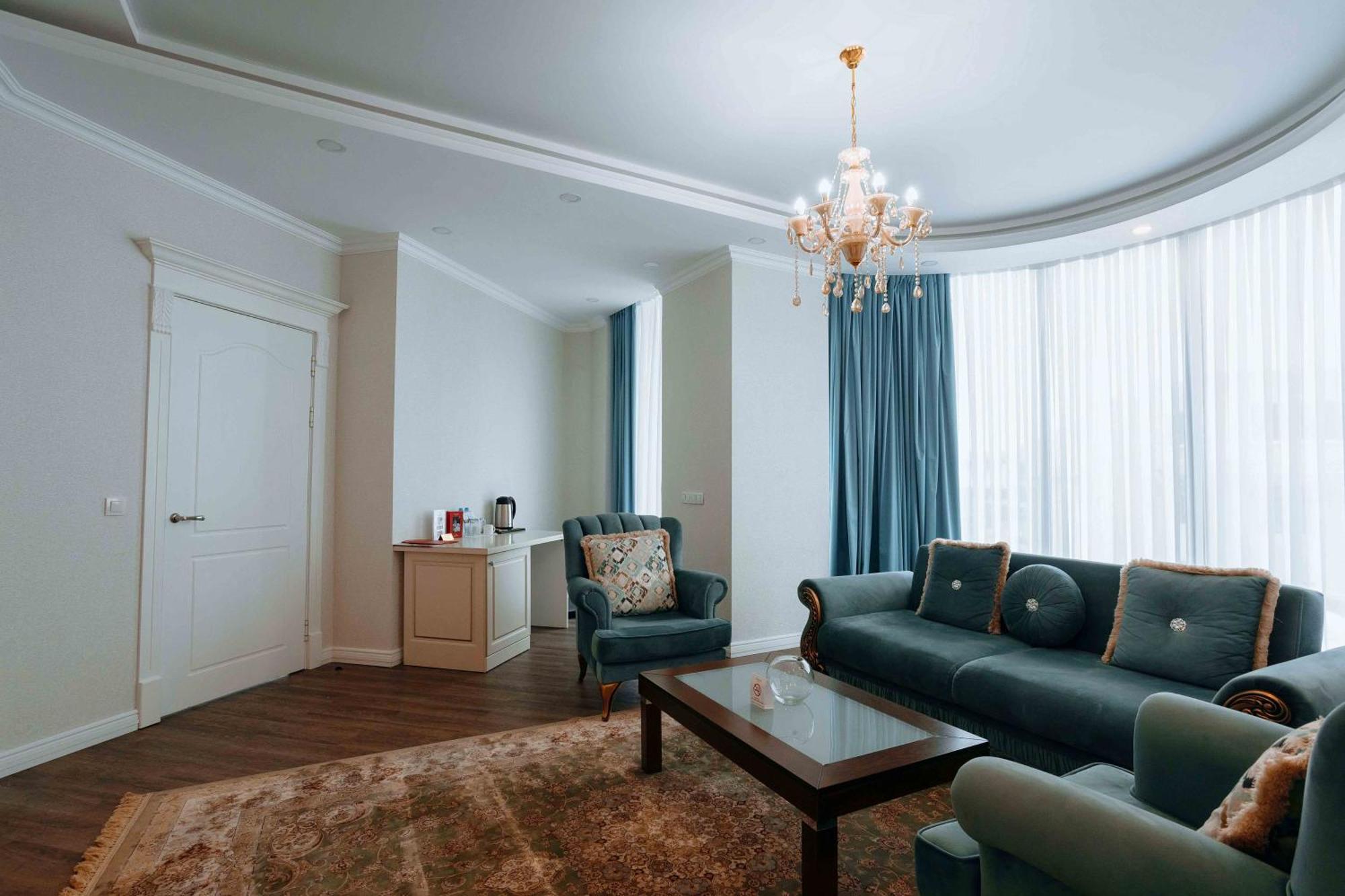 Hotel Ramada By Wyndham Šymkent Exteriér fotografie