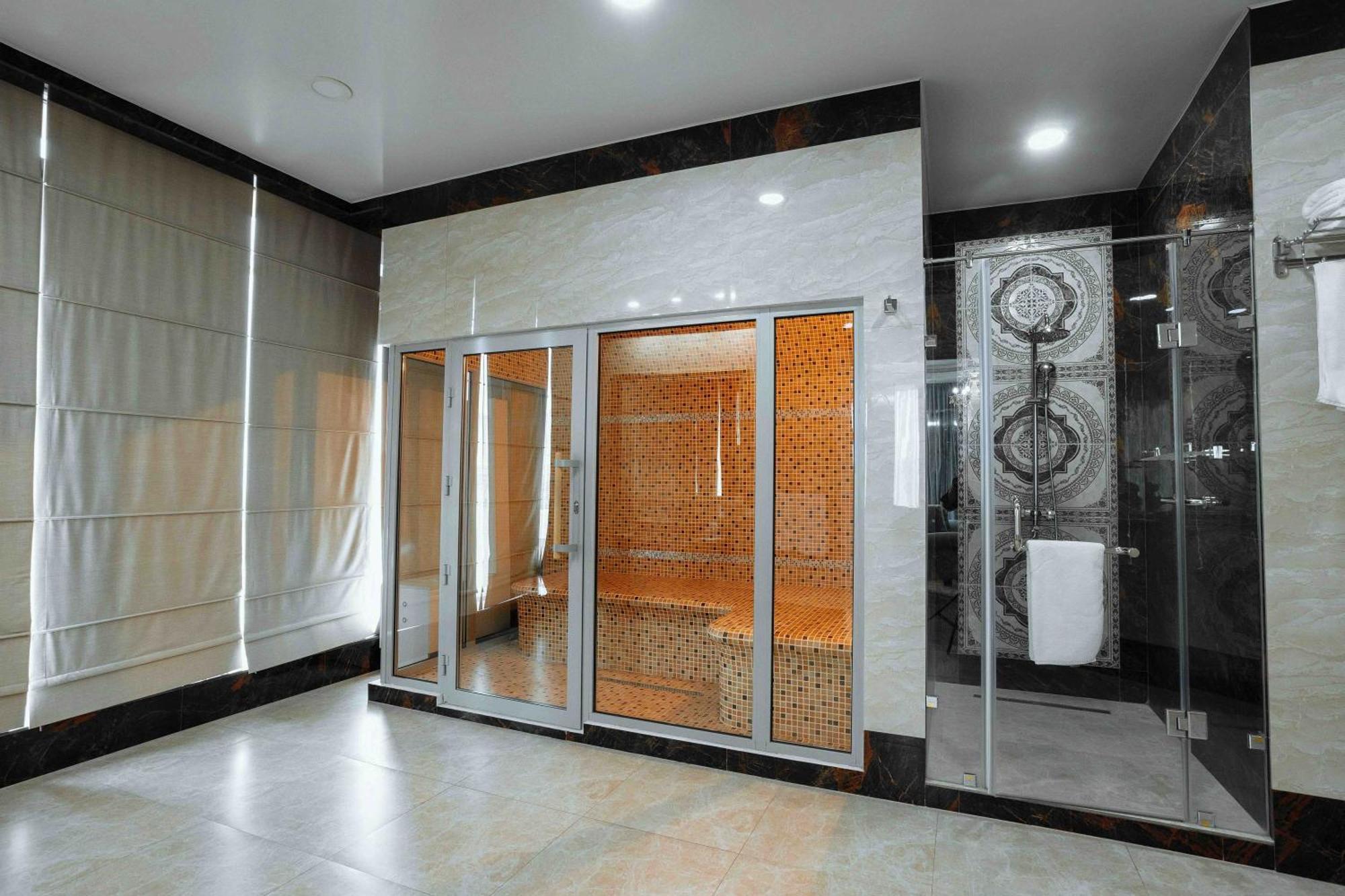 Hotel Ramada By Wyndham Šymkent Exteriér fotografie