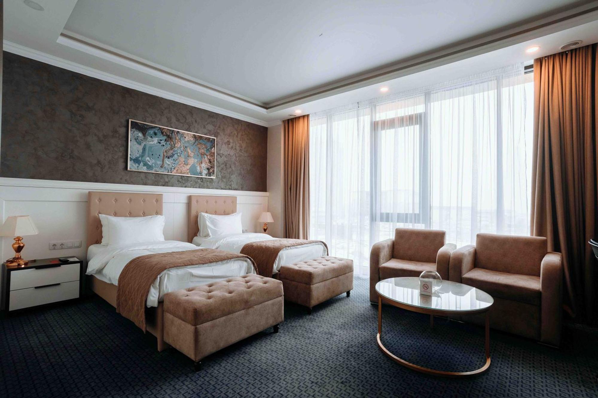 Hotel Ramada By Wyndham Šymkent Exteriér fotografie