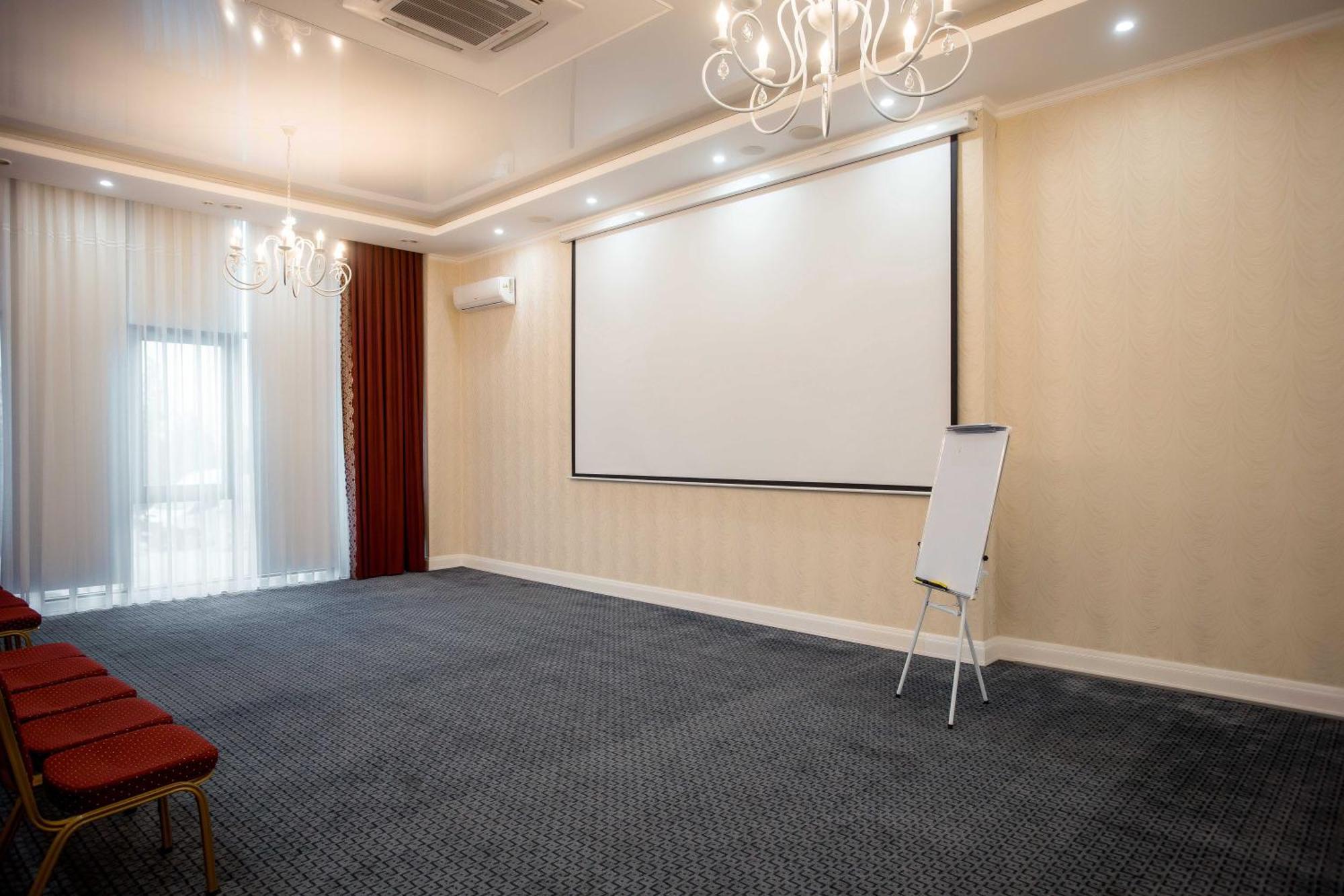 Hotel Ramada By Wyndham Šymkent Exteriér fotografie