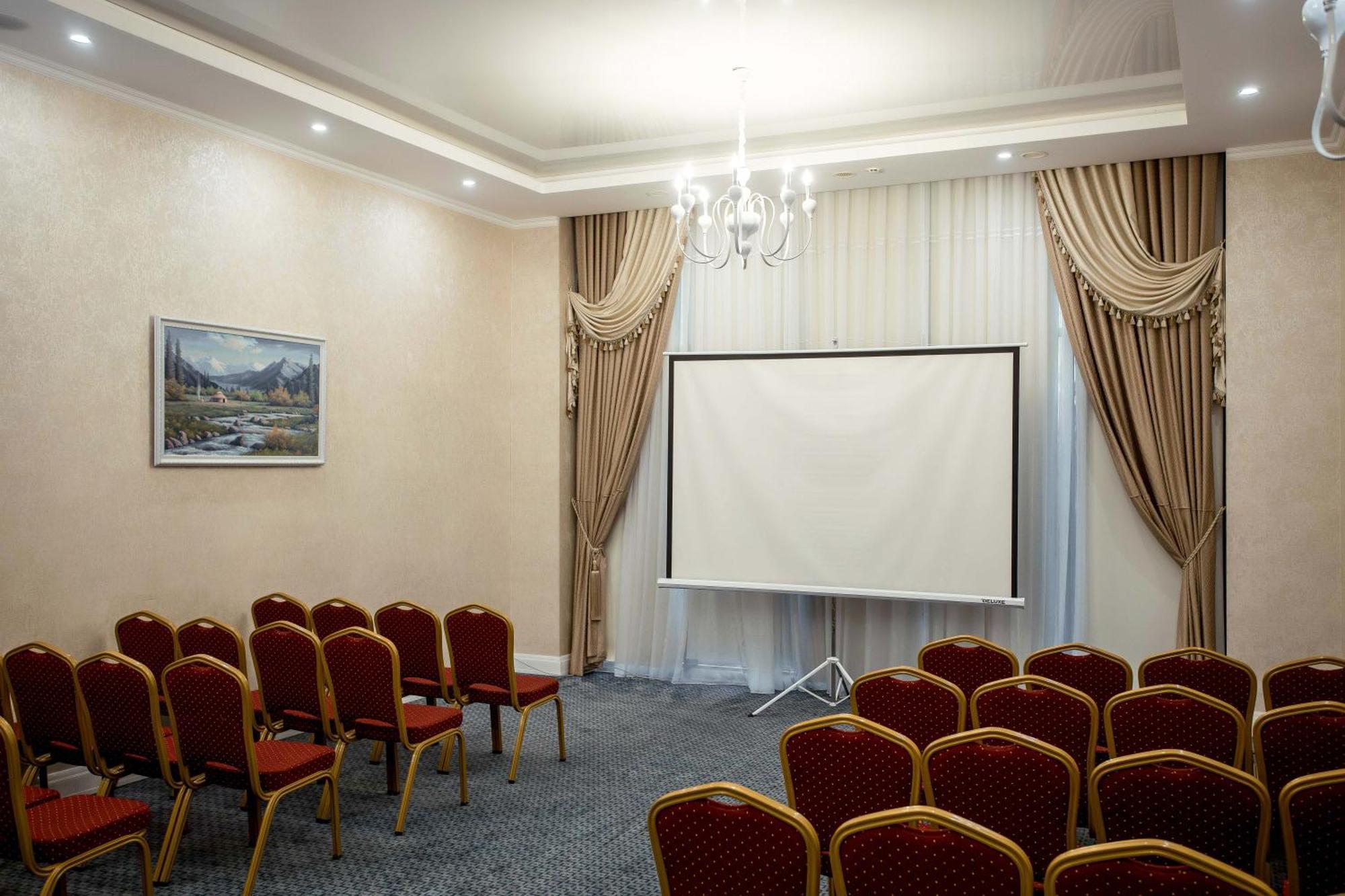 Hotel Ramada By Wyndham Šymkent Exteriér fotografie
