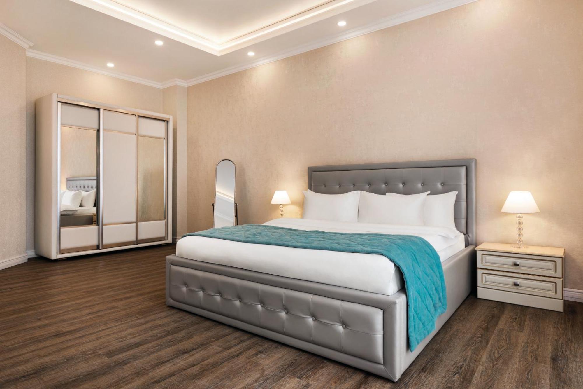 Hotel Ramada By Wyndham Šymkent Exteriér fotografie