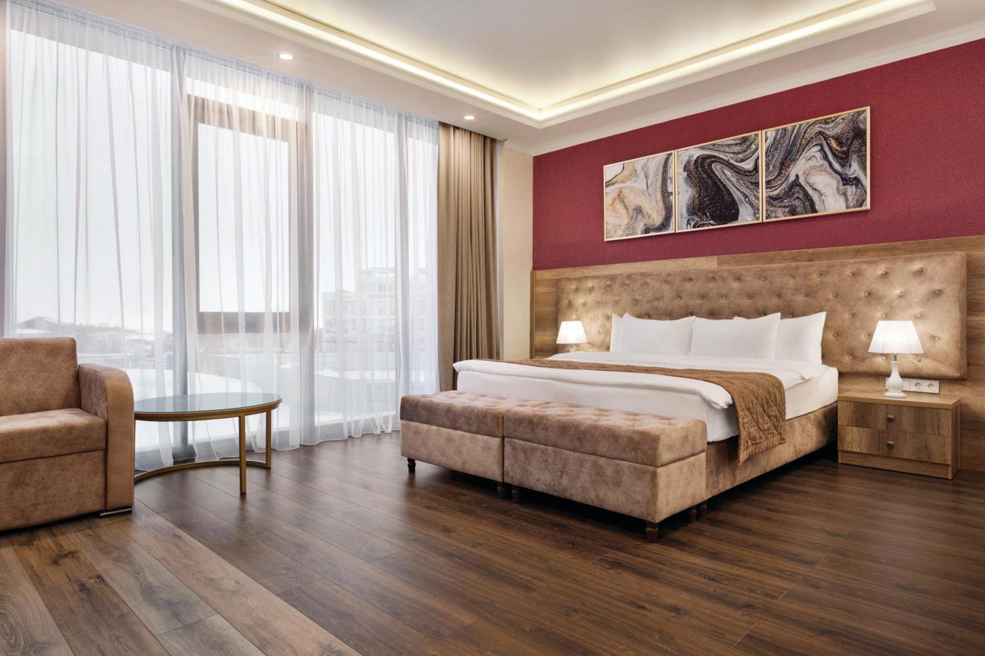 Hotel Ramada By Wyndham Šymkent Exteriér fotografie