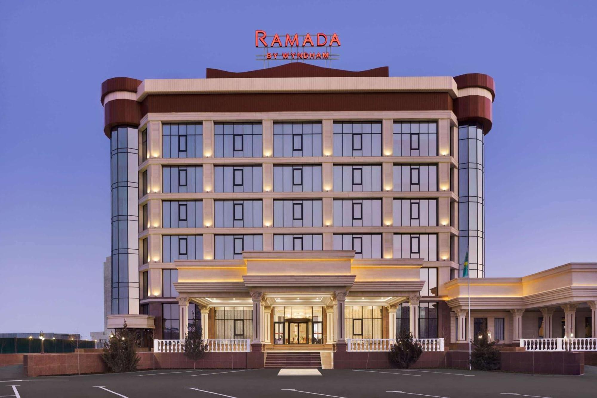 Hotel Ramada By Wyndham Šymkent Exteriér fotografie