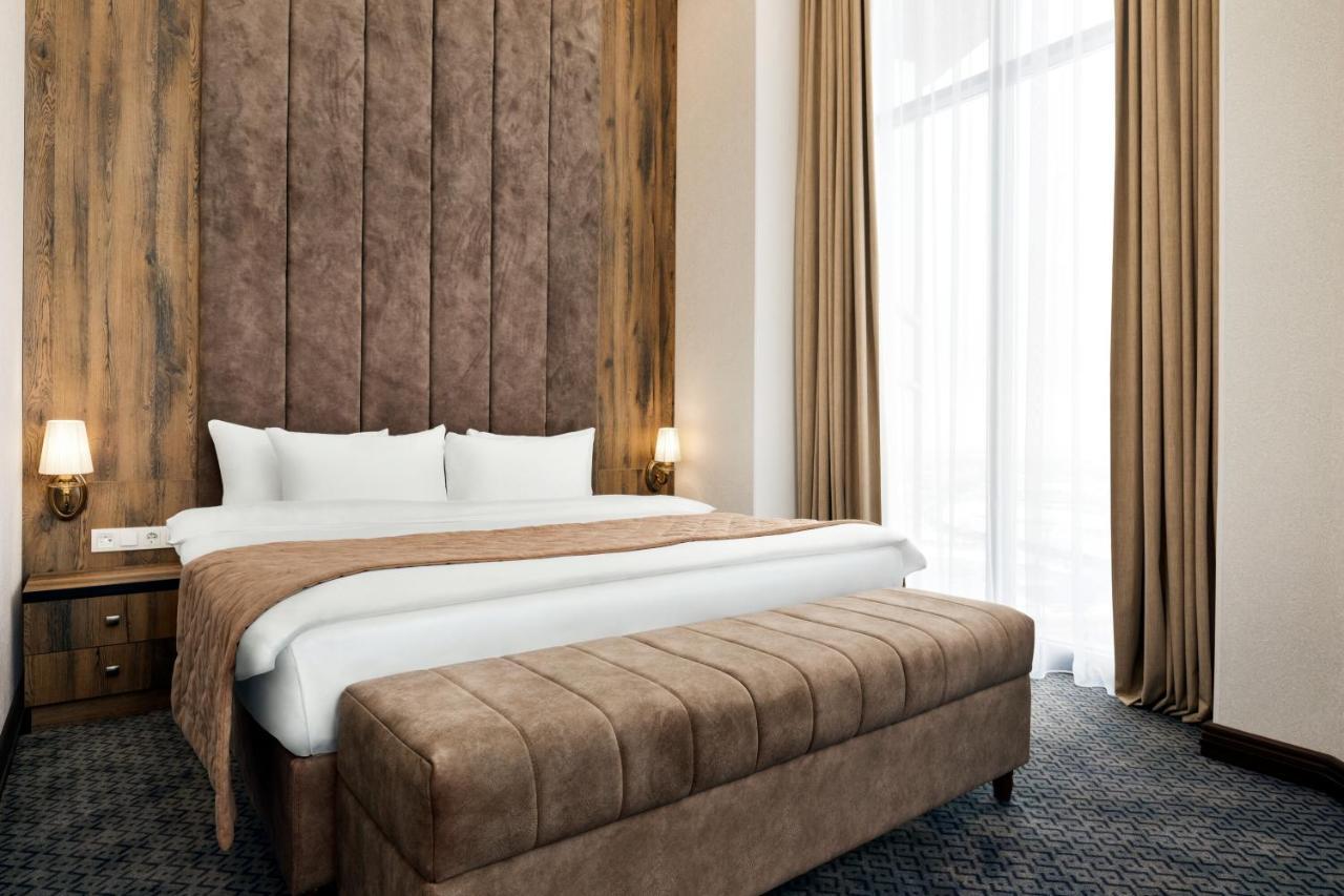 Hotel Ramada By Wyndham Šymkent Exteriér fotografie