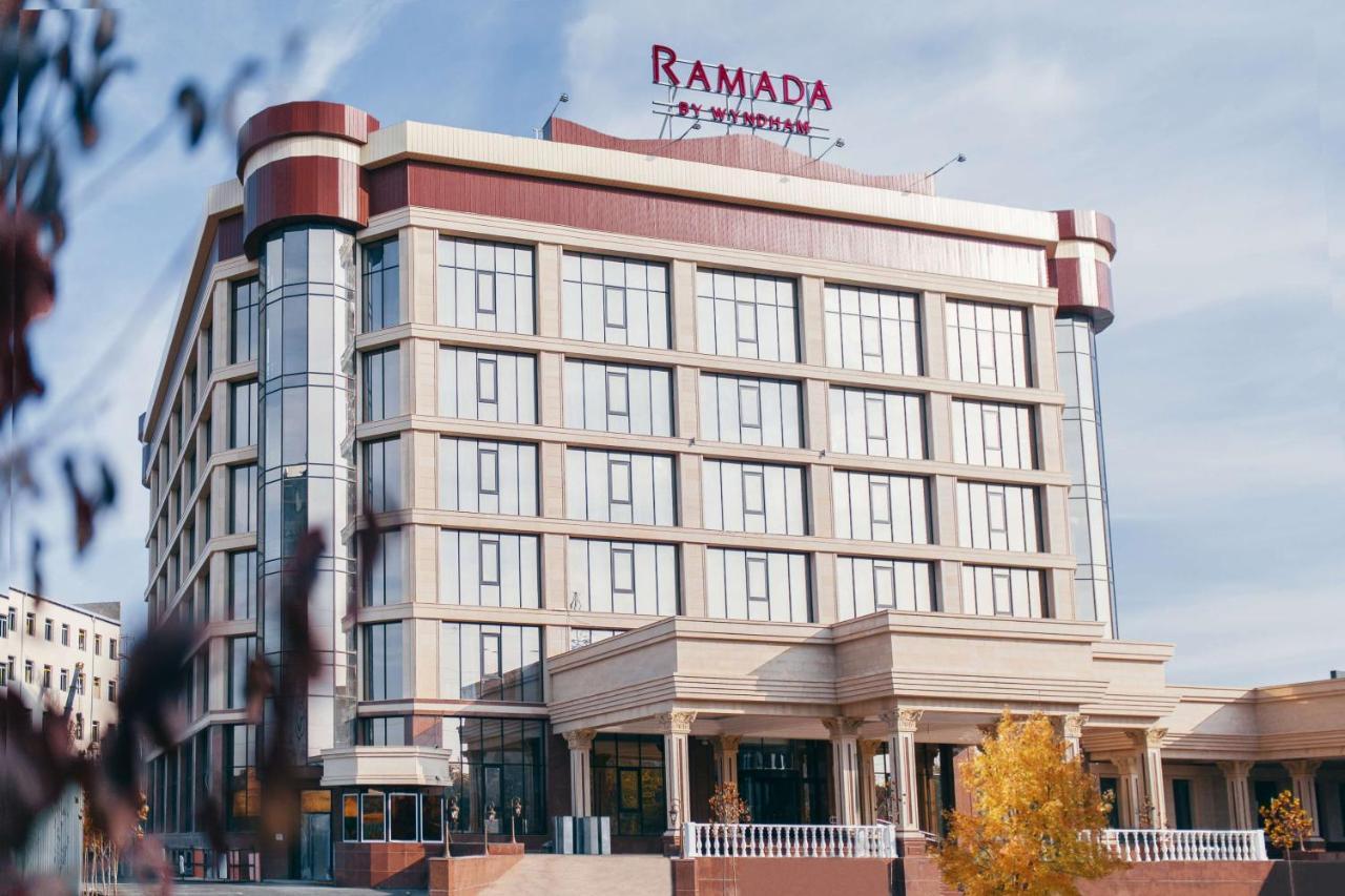 Hotel Ramada By Wyndham Šymkent Exteriér fotografie
