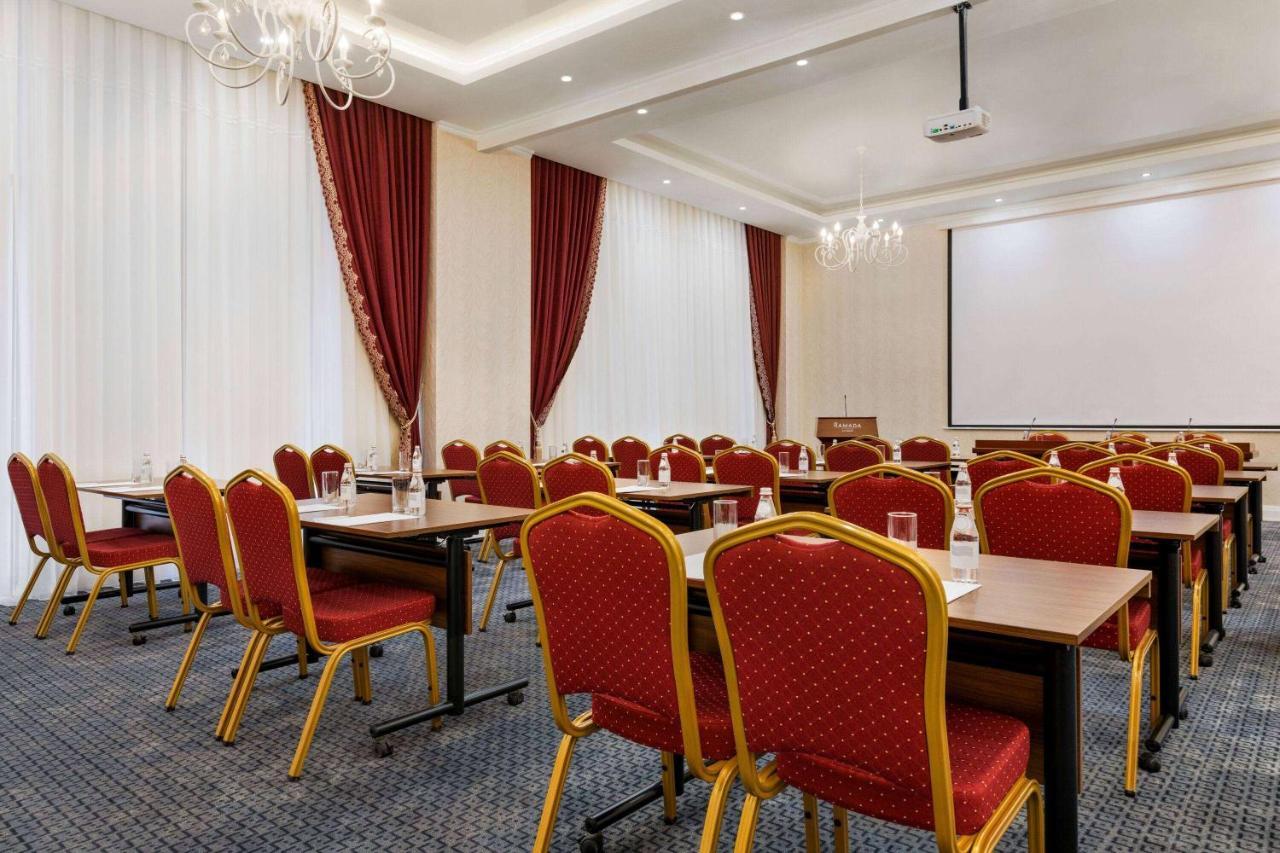 Hotel Ramada By Wyndham Šymkent Exteriér fotografie